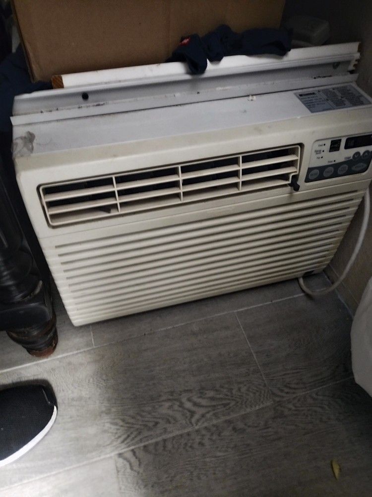 Window AC 7800 BTU With Remote $70.00