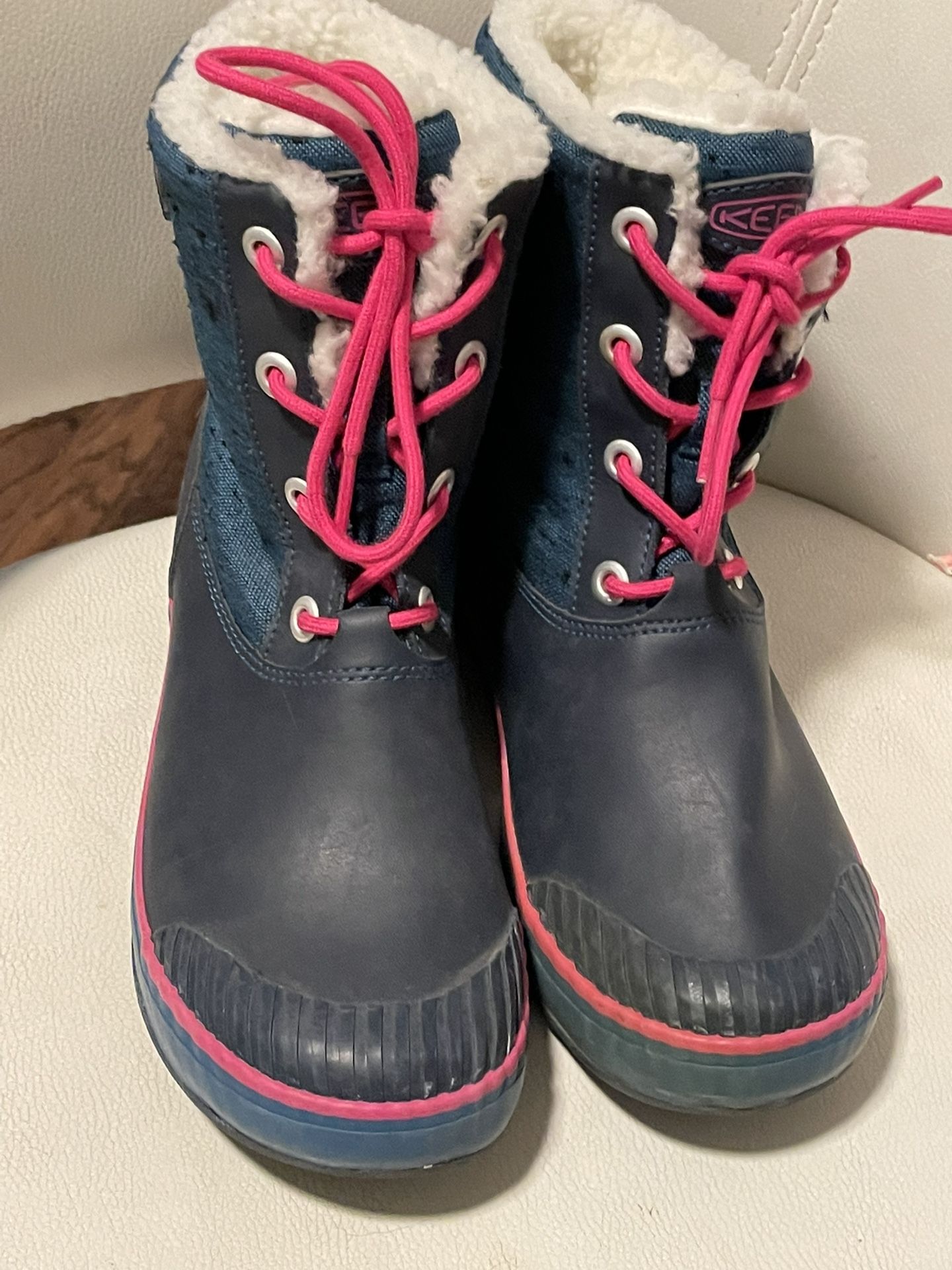 Keen Woman Winter Boots Size 37
