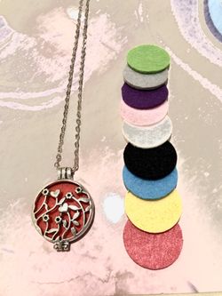 Oil diffuser necklace