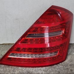 2010 2011 2012 2013 MERCEDES BENZ S CLASS SEDAN RIGHT SIDE TAIL LIGHT OEM A221