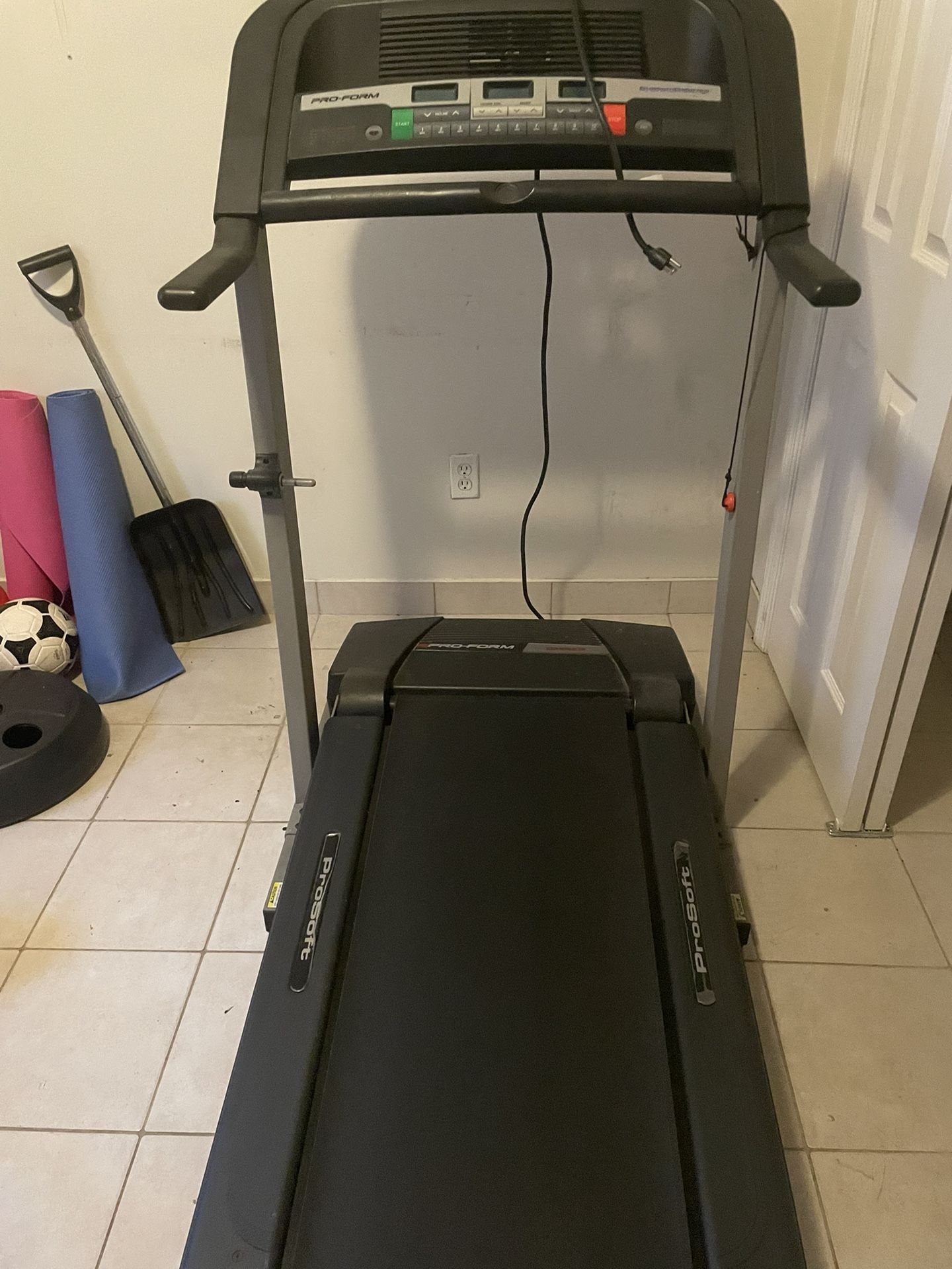 Pro Form 350 Treadmill for Sale in Queens, NY OfferUp