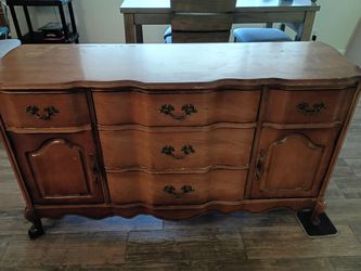 Buffet table/dresser