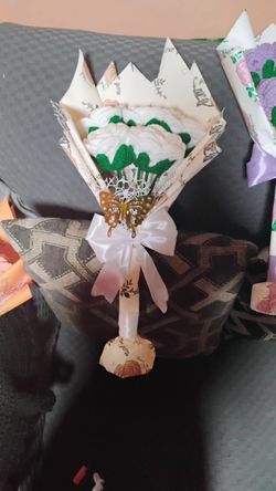 5 Roses Crochet Bouquet