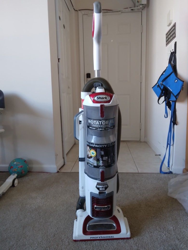 Shark Vacuum Cleaner for Sale in Dayton, OH OfferUp