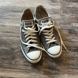 Converse Chuck Taylor Low Size 11 (M)