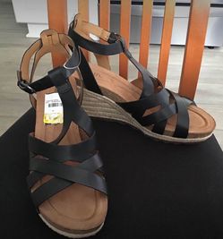 NWT~EARTH~Women’s Black Etmalera Leather Upper 4 inch open strap shoes~Heels~Size 9 1/2~NEW