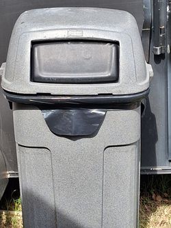 Industrial trash can
