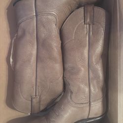 Women’s Justin Cowboy Boots 