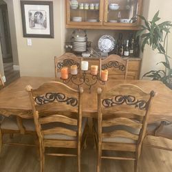 Dining table And 6 Chairs