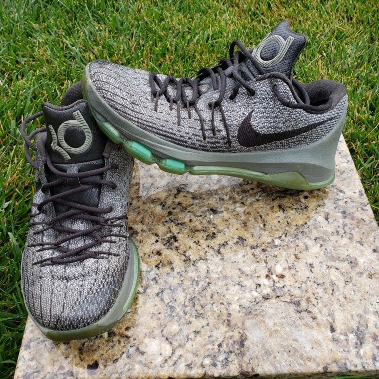 NIKE DK SNEAKERS SIZE 8.5