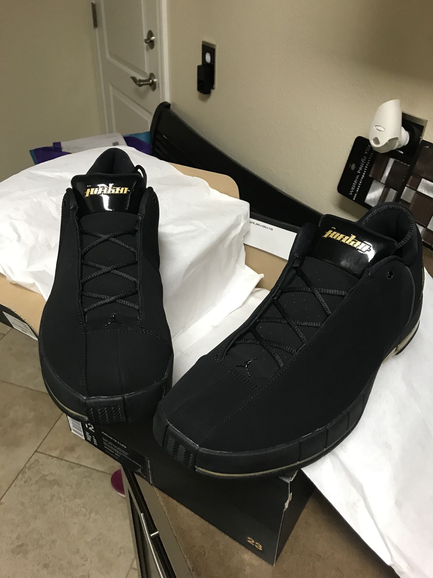 Jordan team elite 2 black gold best sale