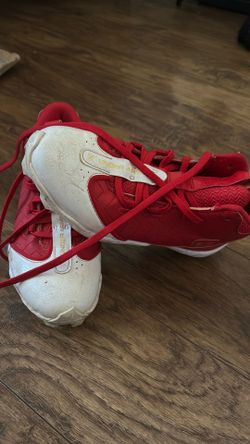 Under Armour baseball cleats 4Y