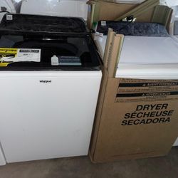 New Whirlpool Top Load Washer With Agitator And Electric 220volt Dryer Set 