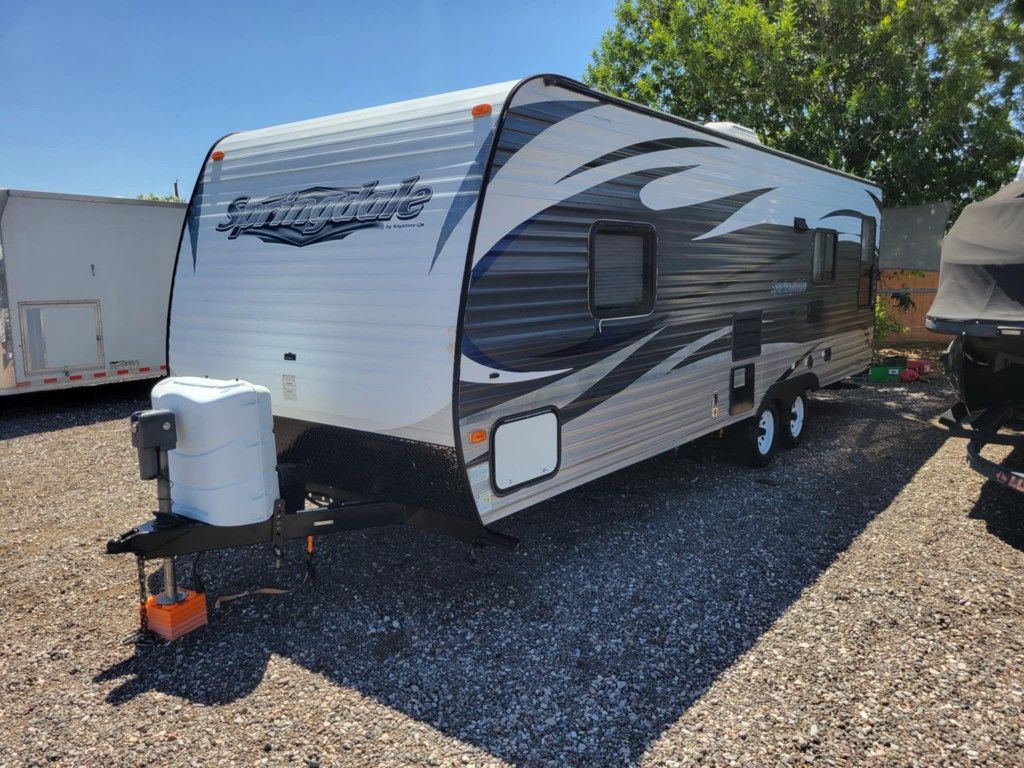 2015 Springdale 27ft Travel Trailer Sleeps 6