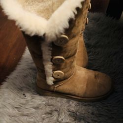 Woman’s Uggs 