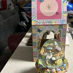 Vintage Collectible Easter Musical Water Globe