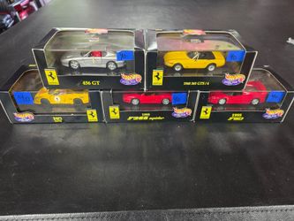 Hot wheels Ferrari lot (5) 1:43 scale.