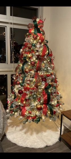 6ft Snow Flocked Pre-lit Christmas Tree with  Warm White Lights, 820 Lush Branch Tips