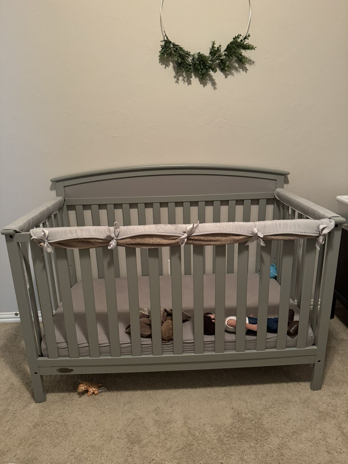 Graco Crib and Changing Table 