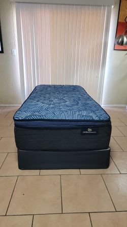 VERY NICE LIKE NEW XL TWIN MATTRESS AND BOXSPRING FOR SALE! IN EXCELLENT CONDITION, NOTHING WRONG, FREE DELIVERY
