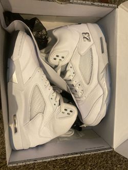 Air Jordan 5 “white metallic” size 9.5