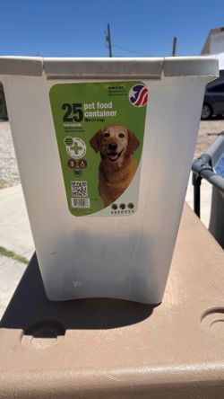 Dog food container