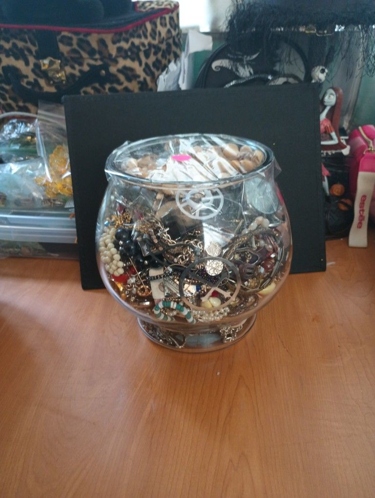 Mystery Vintage And Marjorie Large Jar Selling All My Jars For $20 Each Moving And Can't Take Them With Me Super Good Deal