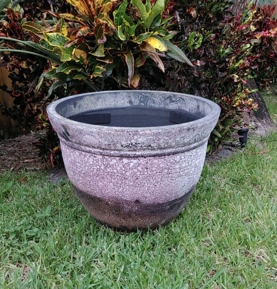 Preowned plastic resin large flower pot
