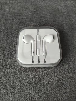 New Apple Wired Headphones 