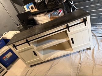 Entertainment center