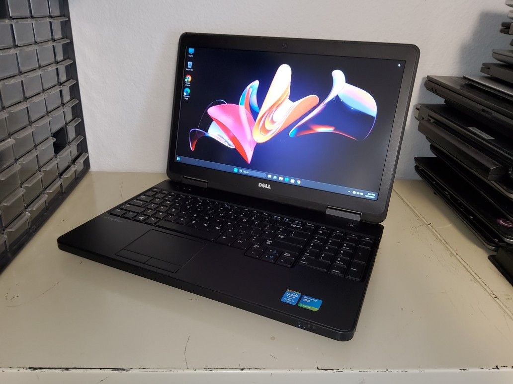 Dell Latitude E5540 15.6" i5-4300U 2GHz 8GB 250GB SSD GeForce 720M W11