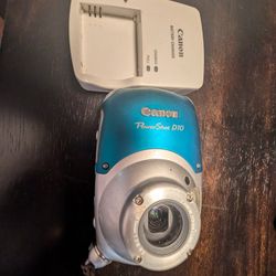 Canon PowerShot D10 with charger