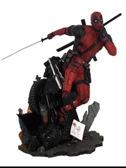 Deadpool Diamond Selecty Statue / Figure