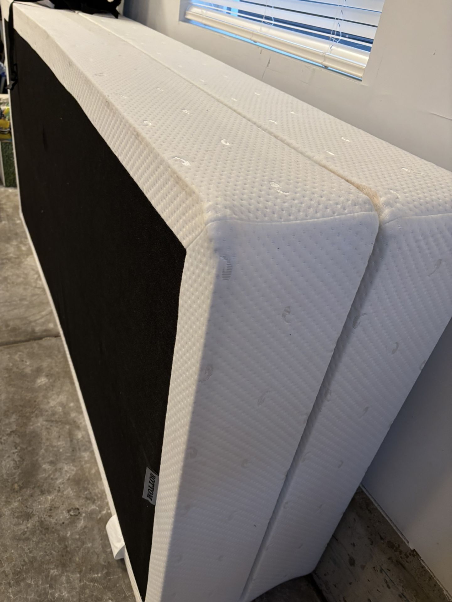 Box Spring . (King Size)