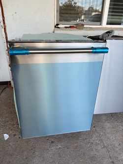 Frigidaire professional dishwasher works perfect in good condition. Free delivery to your garage.