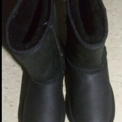 UGGS size 6W  $99.99 firm new no box