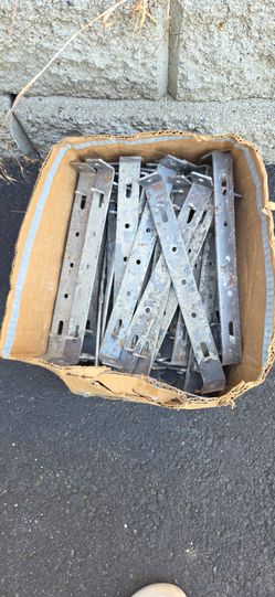 Concrete spreader clips