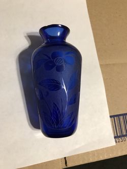 Vintage 4 1/2” Cobalt Blue Glass Vase With Frosted Sunflower On The Outside