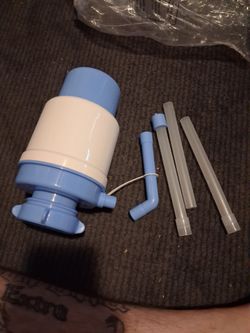 Manual hand press water pump