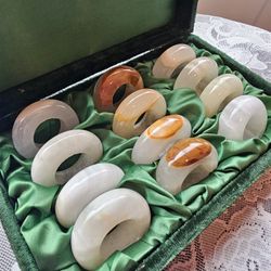 $75.00 - MidCentury Genuine Onyx Napkin Rings In Velvet Keepsake Case!  Like New/Rare Find!