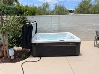 Slightly Used 2024 Caldera Salt Water Jacuzzi “Kauai” Model