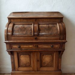 Antique Roll-Top Desk – Solid Wood, Excellent Craftsmanship