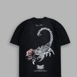Darc Sport -SCORPION ROSE "PREMIUM" OVERSIZED TEE IN BLACK SPINE SUN FADE