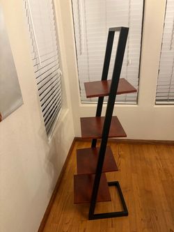 Ladder bookshelf