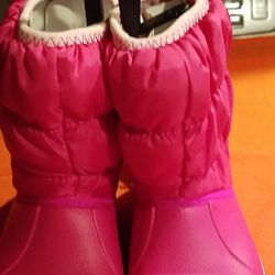 Kids snow boots size 8 Pink