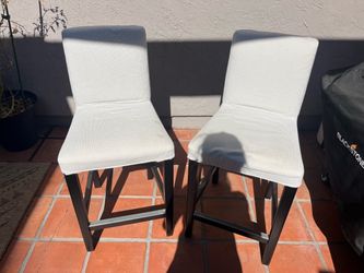 2 barstools