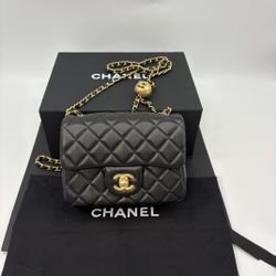 Authentic Chanel CF mini
Lambskin & Gold-Tone Metal Shoulder Bag