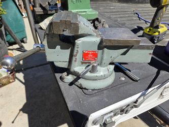 Olympia 4" Vise with Swivel Base