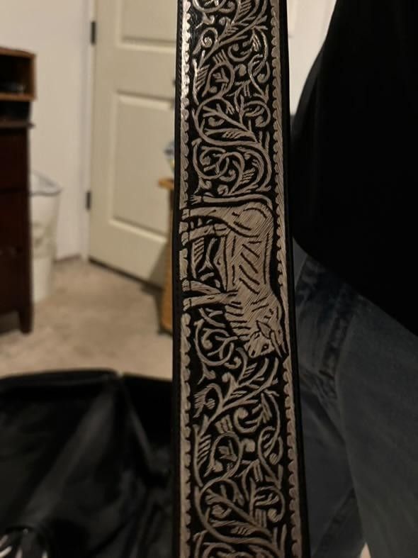 Color Black, Drawings Bull, size 36