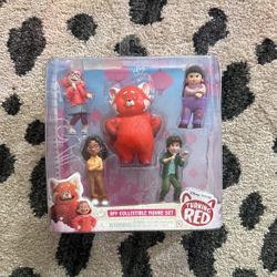 Turning Red Figurine Set 